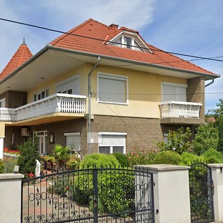 Sarga-Kek Haz Apartment วอนยาร์ควาเชกี ภายนอก รูปภาพ