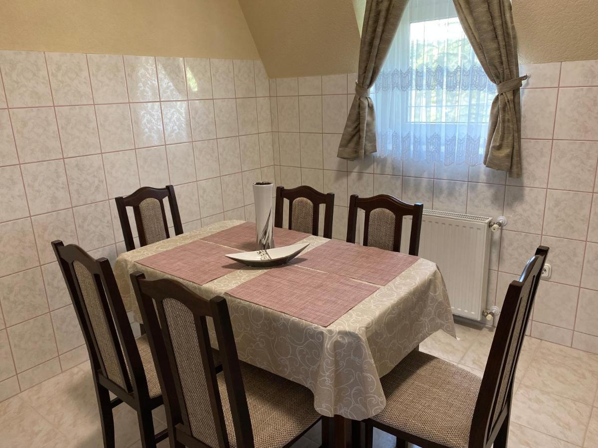Sarga-Kek Haz Apartment วอนยาร์ควาเชกี ภายนอก รูปภาพ